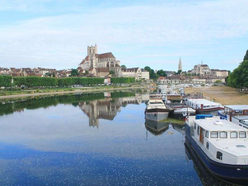Csatornahajó bérlés Auxerreben
