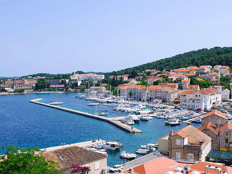  Kikötők és szigetek Cavtat környékén:Kikötő Korčulában 